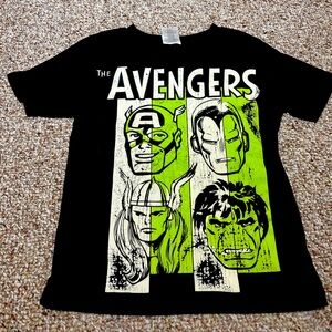 Boys short sleeve Marvel tshirt. 5/6. Slightly worn. Good condition.